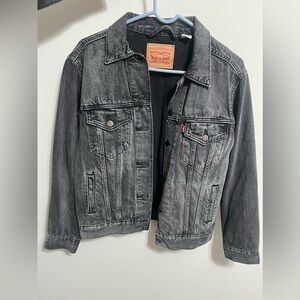 Black Levi women’s denim jacket small